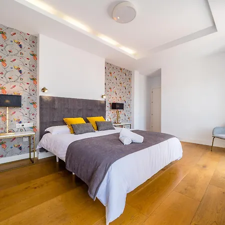 Sunny Penthouse - Premium