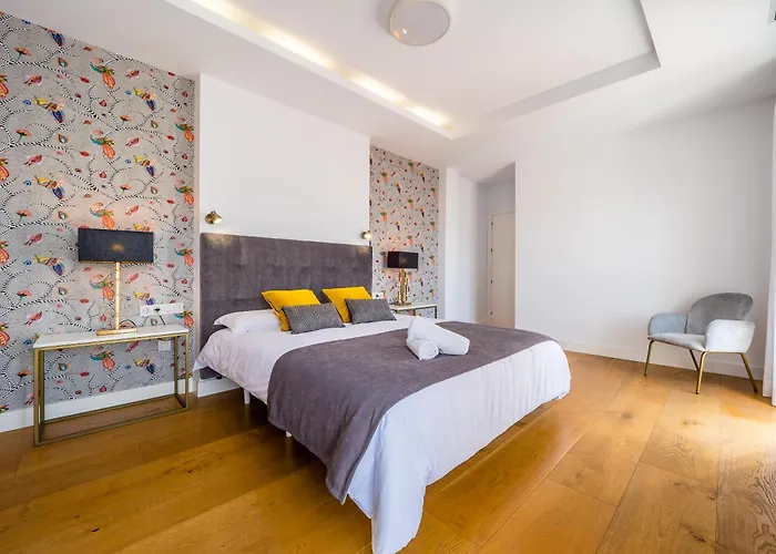 Sunny Penthouse - Premium